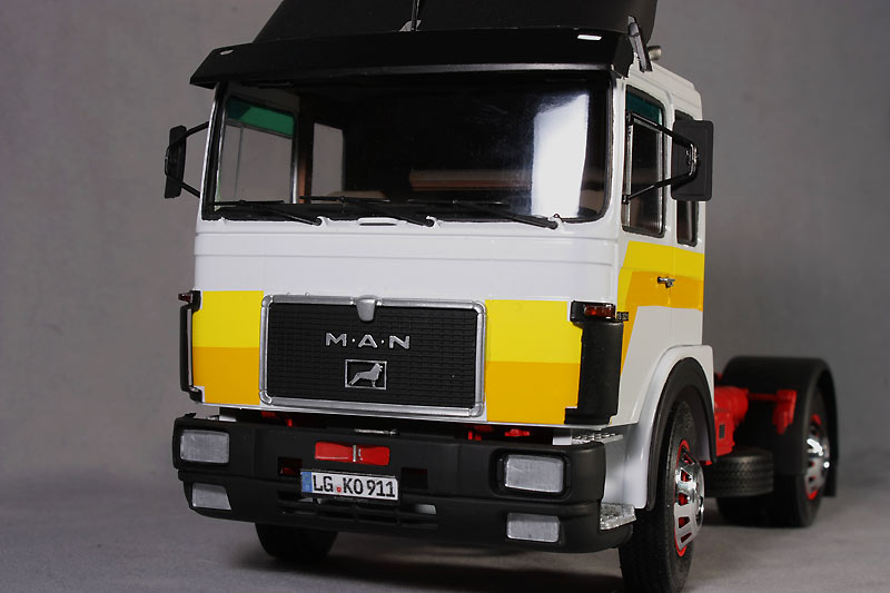 MAN F8 19.321 4x2 KIT 1:24 - Italeri - Kit camion - Kit de