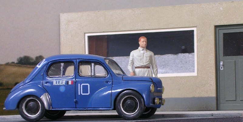 Renault 4cv, Heller, 1:24 - Europäer - Das Wettringer Modellbauforum
