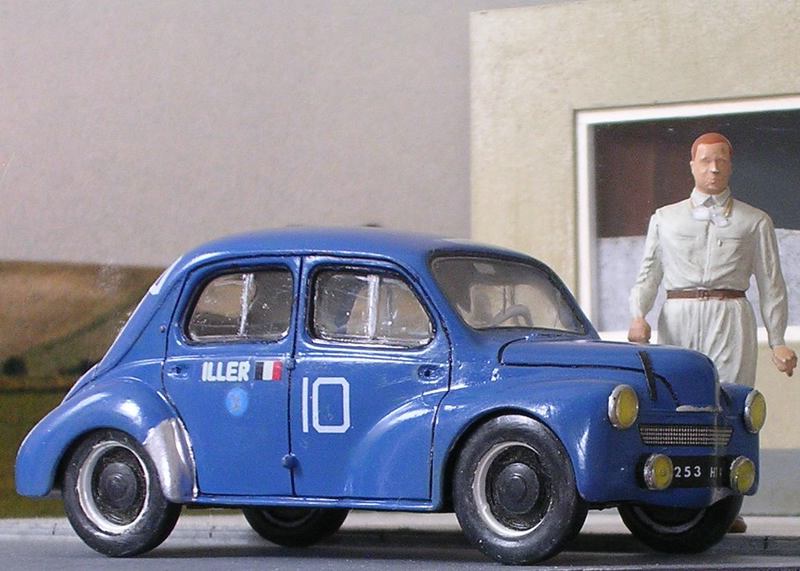 Renault 4cv, Heller, 1:24 - Europäer - Das Wettringer Modellbauforum