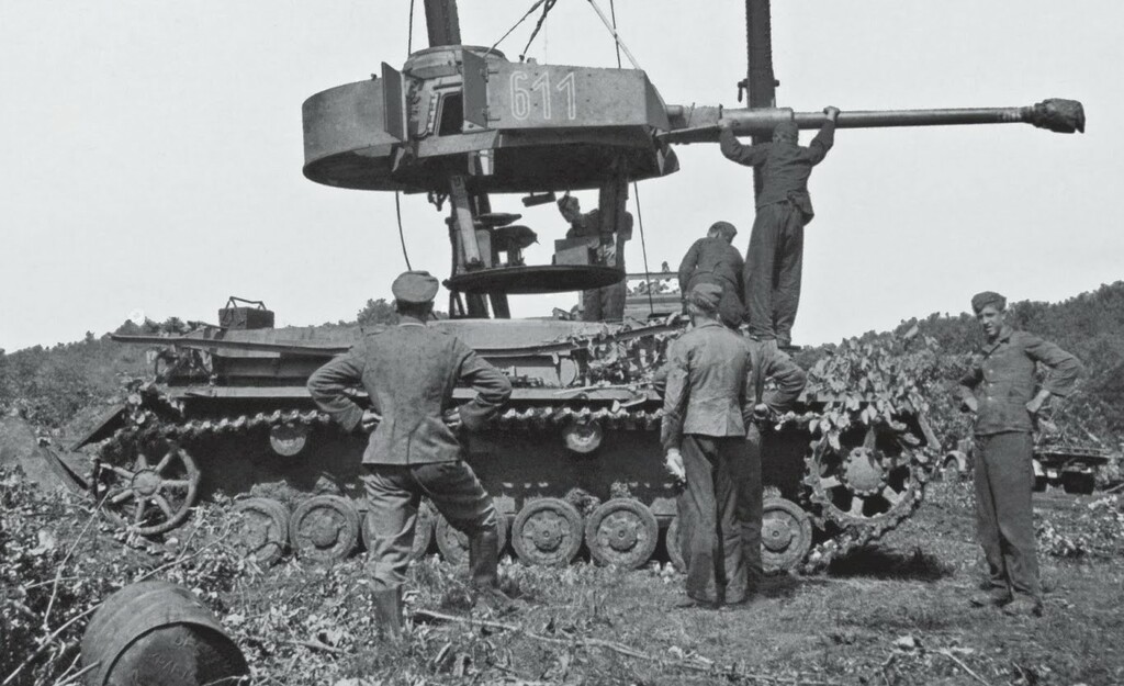Panzer IV Turm mit Bühne .jpeg